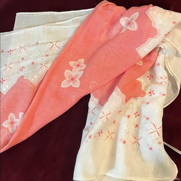 Pink & white scarf. NWT - Picture 5 of 6